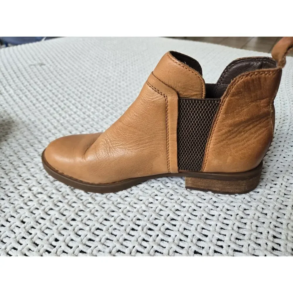 Born Brenta II Chelsea Bootie Wheat Brown Leather Size 7.5 M
